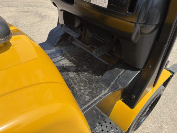2013 Yale GLC050VX 5000# - Image 10