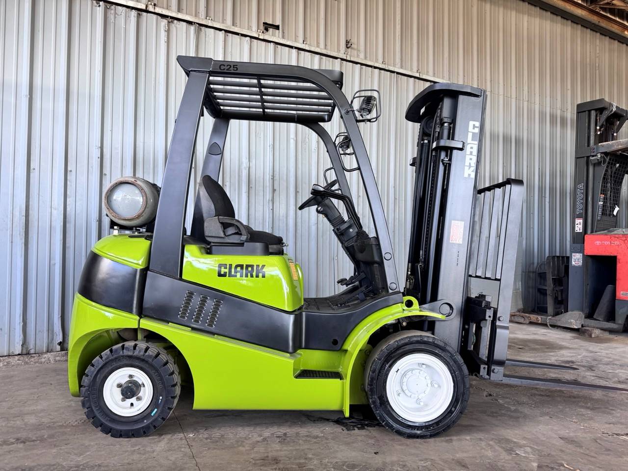 2014 LP Gas Clark C25L - Image 2