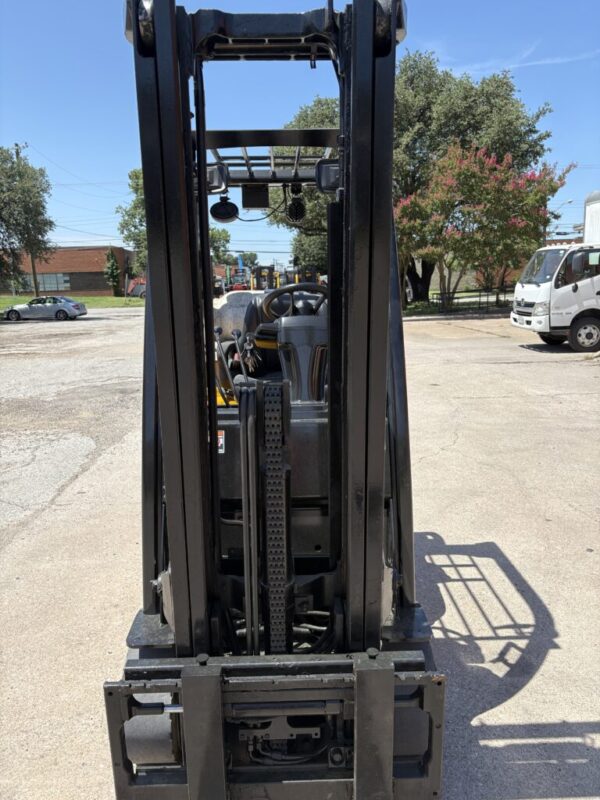 2016 Yale GLC040 4000# on Small Chassis - Image 3