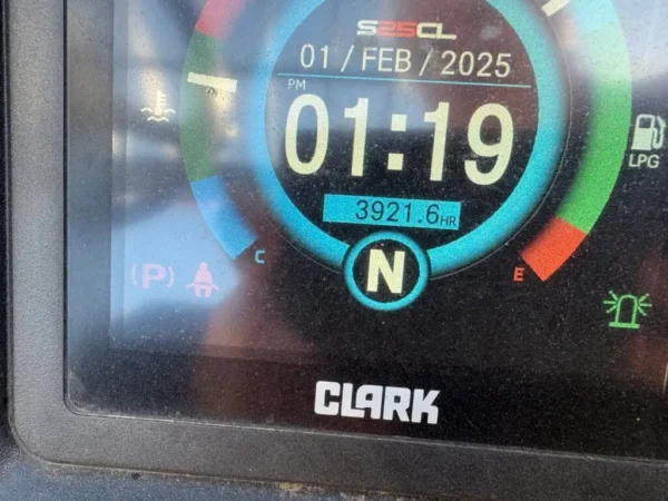 2019 Clark S25CL 5000# ONLY 3900 Hours - Image 3