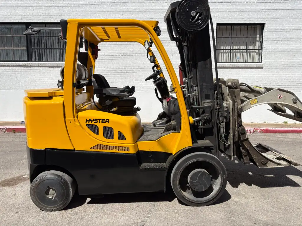 2019 Hyster S135FT 13,500# w/Paper Roll Clamp