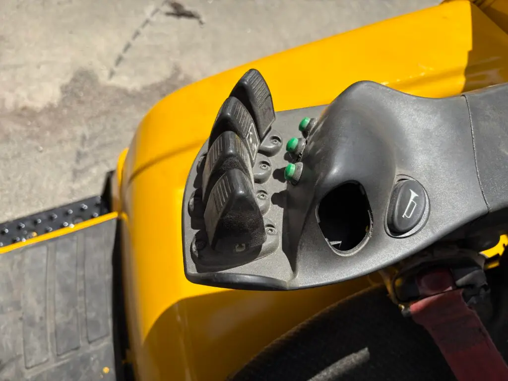 2019 Hyster S135FT 13,500# w/Paper Roll Clamp - Image 5