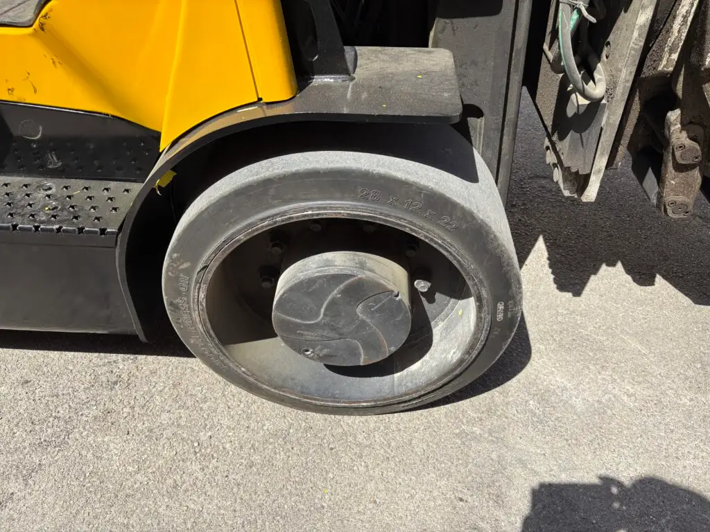 2019 Hyster S135FT 13,500# w/Paper Roll Clamp - Image 6