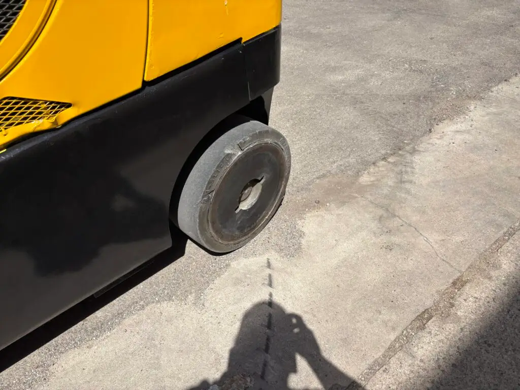 2019 Hyster S135FT 13,500# w/Paper Roll Clamp - Image 8