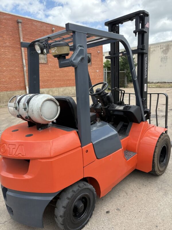 Toyota 7FGU25 Dually 5000# - Image 2