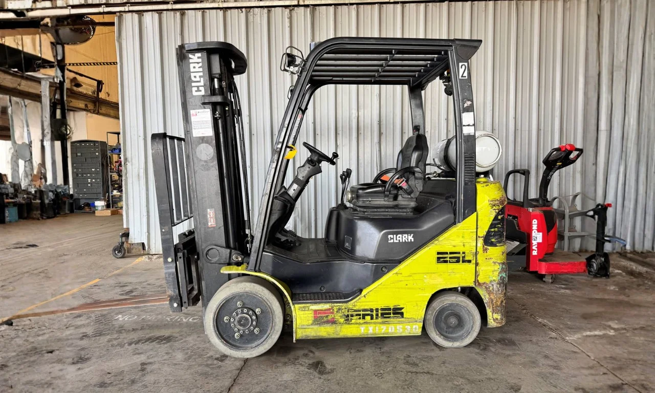 2018 Clark S25CL