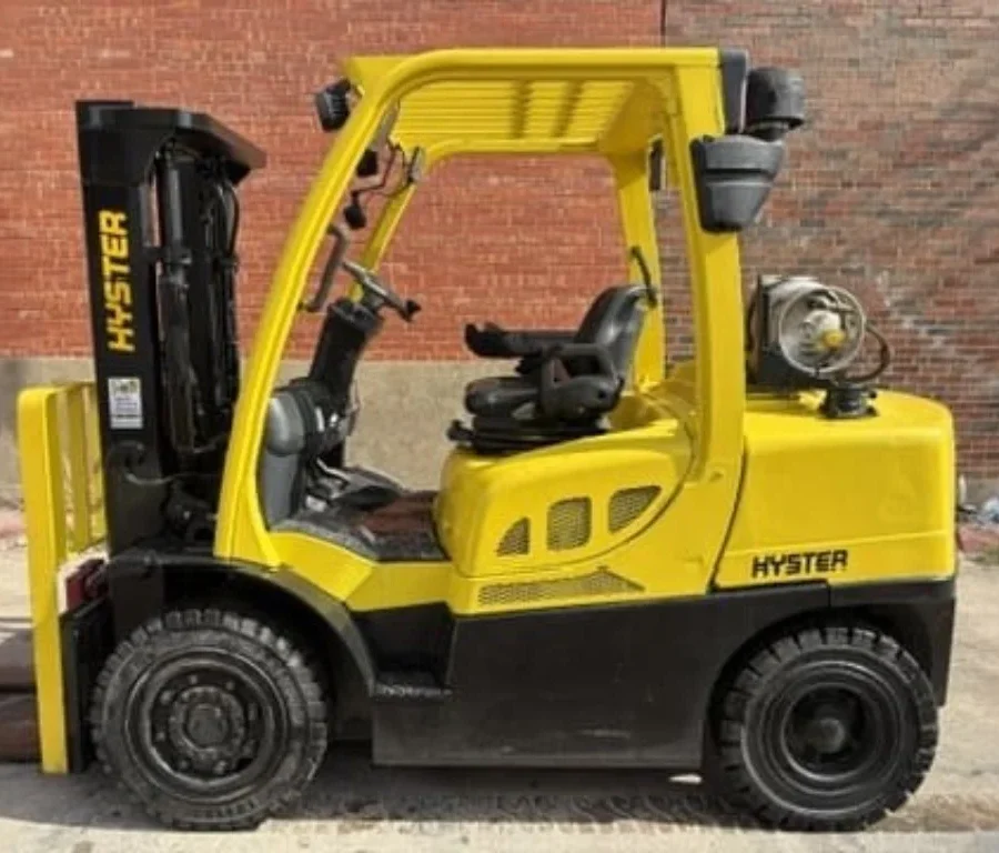 2017 Hyster H80FT 8000# ONLY 720 Hours!