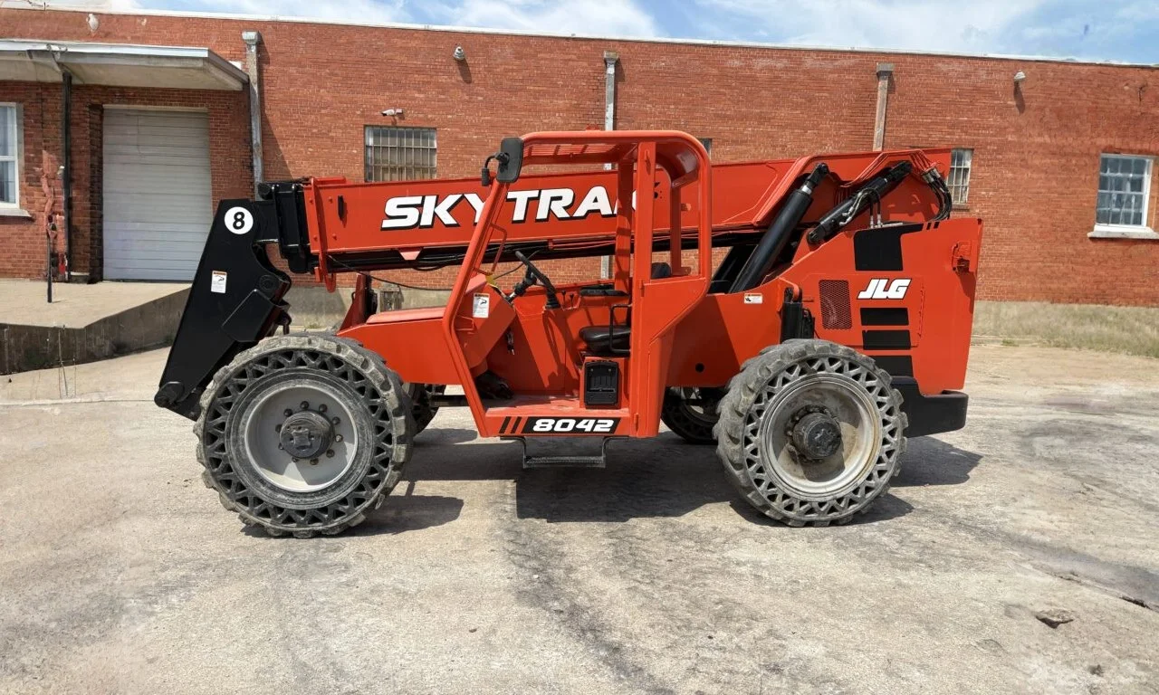 2017 Skytrak 8042 (Carriage and Forks Included)