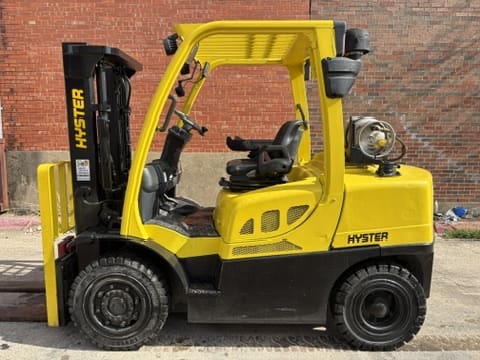 2017 Hyster H80FT 8000# ONLY 720 Hours!